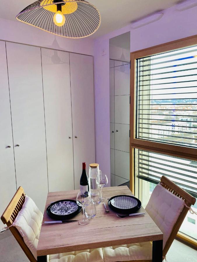 Studio Bel Mod Mont D'Or - Belvedere Moderne Лион Екстериор снимка